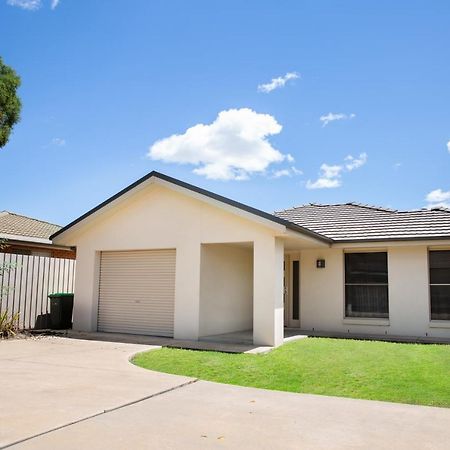 Lovely 3 Bed, 2 Bath In The City Centre Villa Wagga Wagga Exterior photo