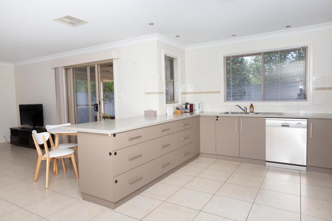 Lovely 3 Bed, 2 Bath In The City Centre Villa Wagga Wagga Exterior photo